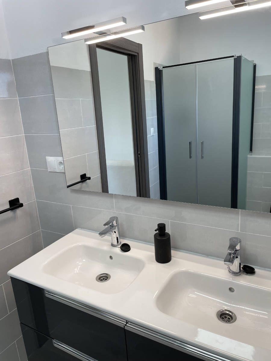 Baño planta superior.2jpeg